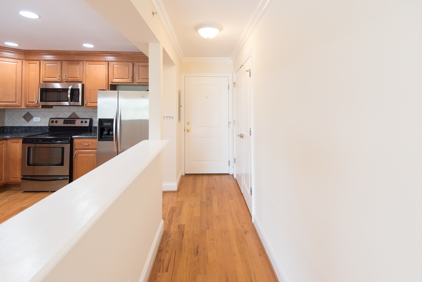 2206 South Goebbert Road, Unit 404 Arlington Heights, IL 60005 - Photo 3 of 19