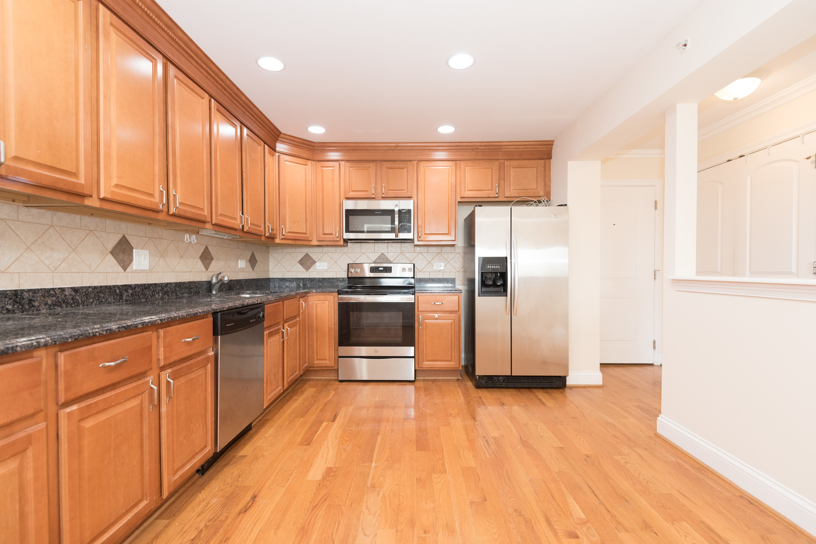 2206 South Goebbert Road, Unit 404 Arlington Heights, IL 60005 - Photo 4 of 19