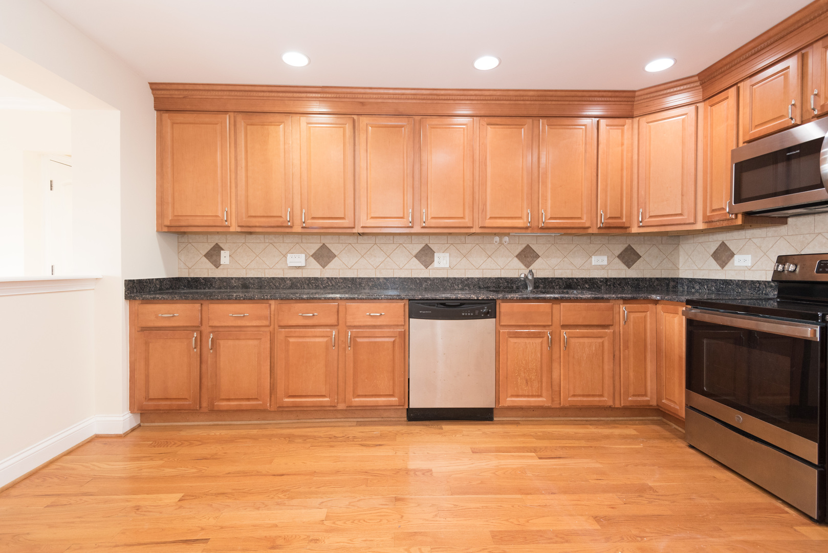 2206 South Goebbert Road, Unit 404 Arlington Heights, IL 60005 - Photo 5 of 19