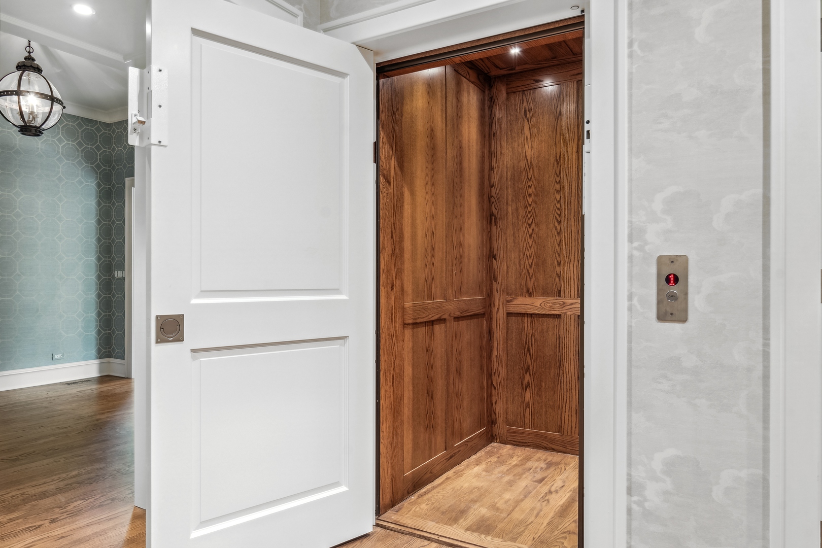 270 Birch Street Winnetka, IL 60093 - Photo 11 of 66 a view of bathroom