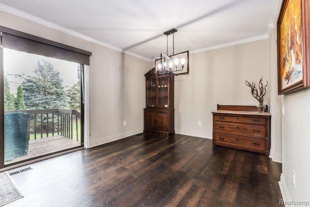 327 Willow Grove Lane Rochester, MI 48307 - Photo 13 of 27