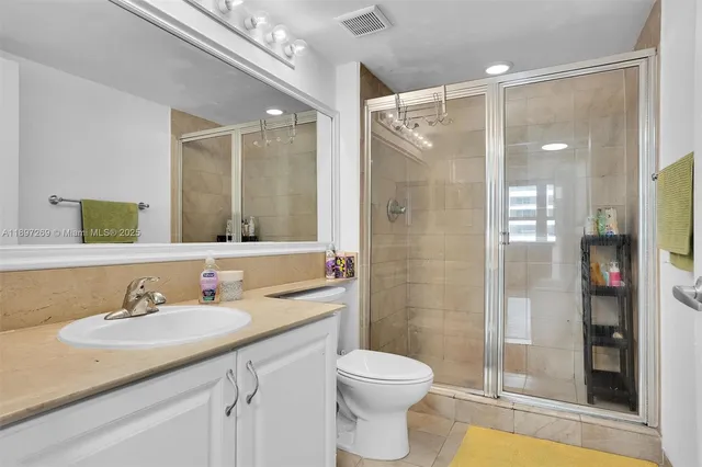 $900,000 | 1155 Brickell Bay Drive, Unit 1702, Miami, FL 33131