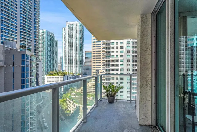 $900,000 | 1155 Brickell Bay Drive, Unit 1702, Miami, FL 33131