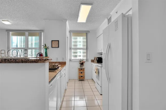 $900,000 | 1155 Brickell Bay Drive, Unit 1702, Miami, FL 33131