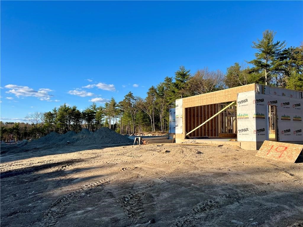 33 Sunset Lk Circle Coventry, RI 02816 - Photo 9 of 11