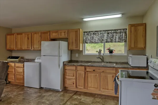 $875,000 | 419 Highway 395, Colville, WA 99114