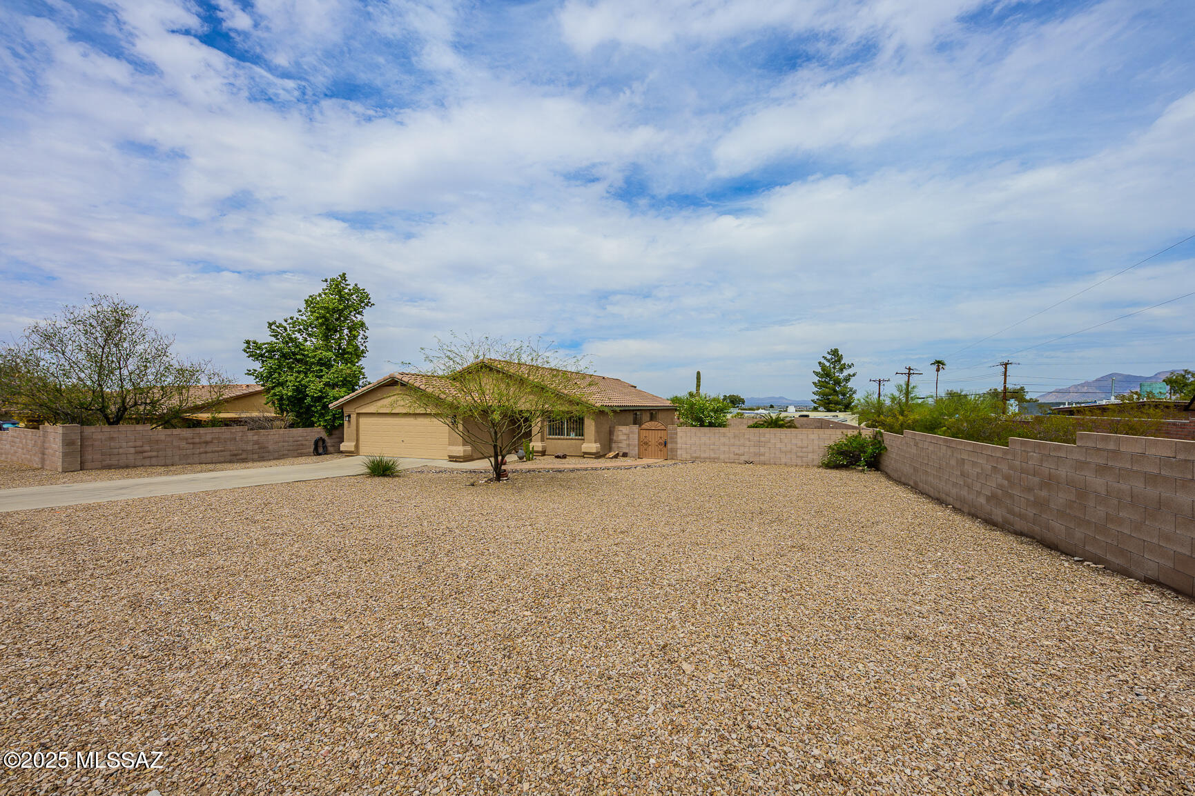 2300 West Golden Hills Road Tucson, AZ 85745 - Photo 4 of 47