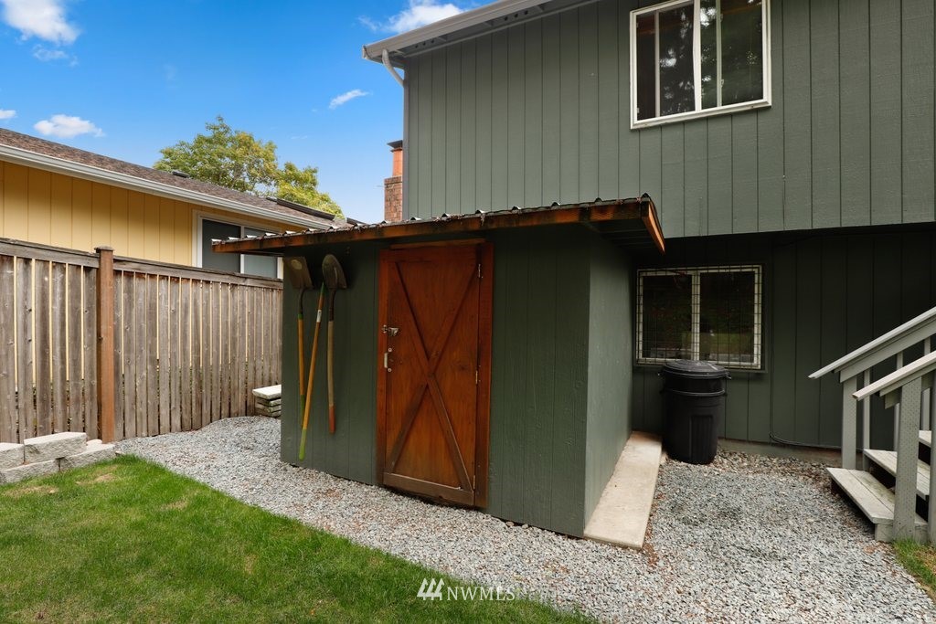 18216 19th Drive Southeast Bothell, WA 98012 - Photo 31 of 37 a backyard of a house