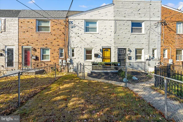 $2,350 | 134 35th Street Northeast, Washington, DC 20019