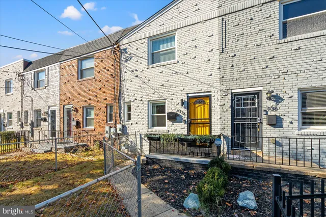 $2,350 | 134 35th Street Northeast, Washington, DC 20019