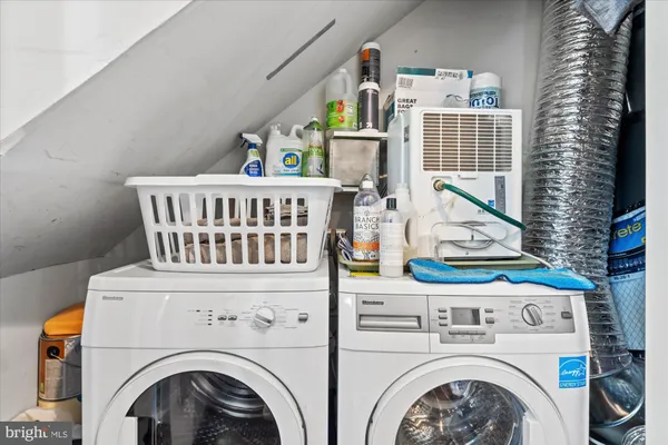 a view of a bedroom with washer and dryer