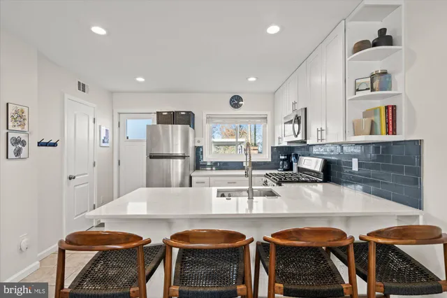 $2,350 | 134 35th Street Northeast, Washington, DC 20019