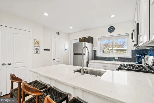 $2,350 | 134 35th Street Northeast, Washington, DC 20019