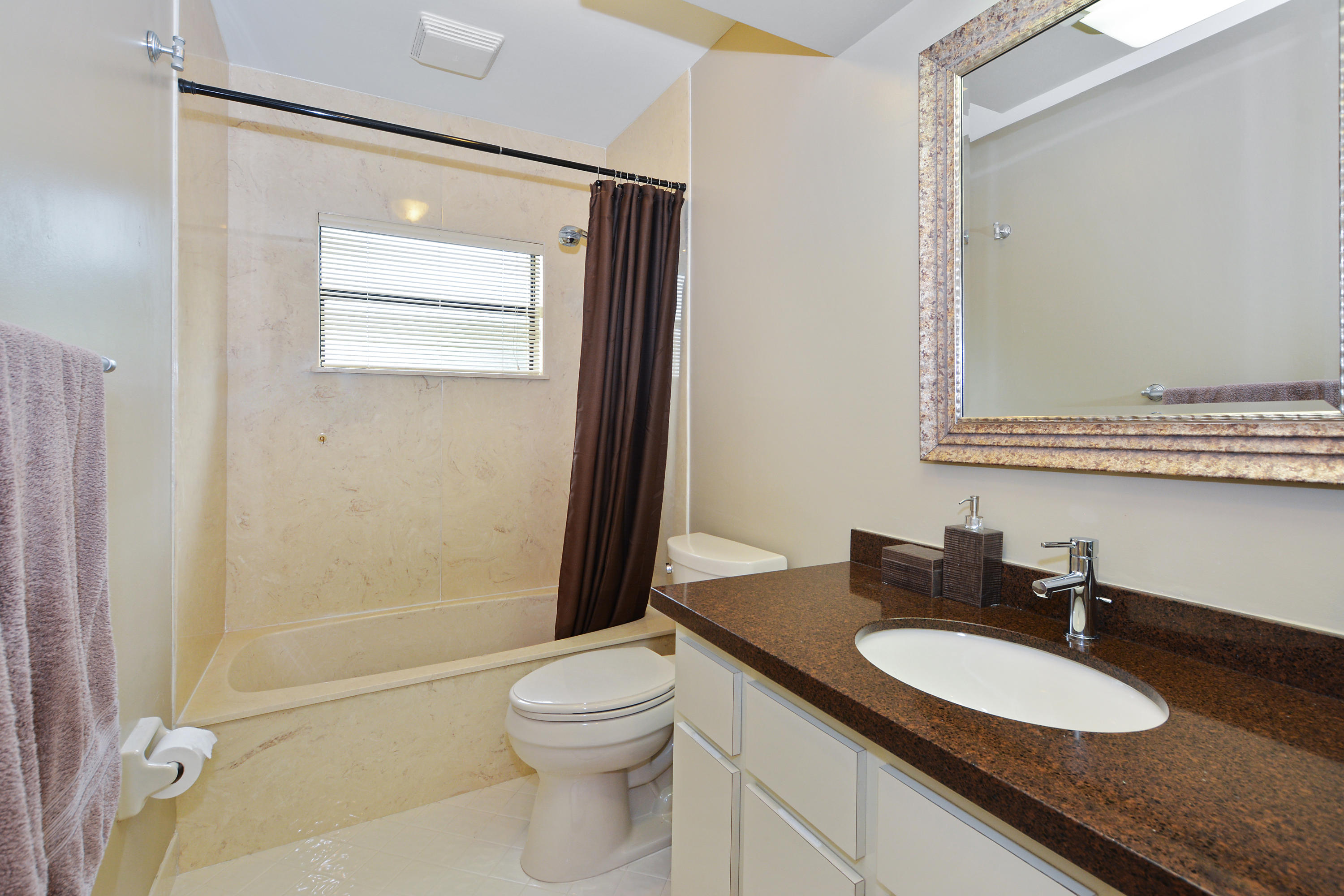 8980 Old Pine Way Boca Raton, FL 33433 - Photo 15 of 17 SECOND FULL BATHROOM