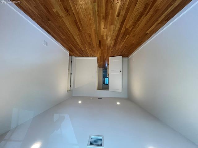 54 Ashwood Road, Unit B Port Washington, NY 11050 - Photo 17 of 22