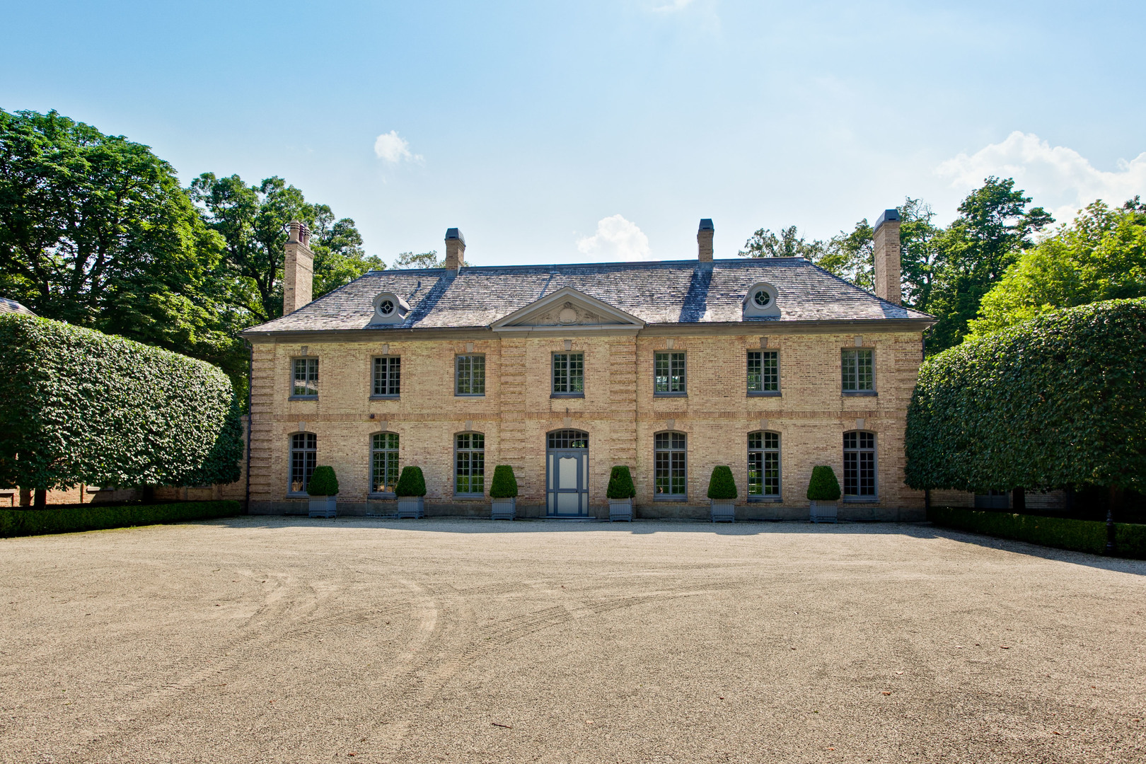 111 Moffett Road Lake Bluff, IL 60044 - Photo 2 of 51 a front view of a house with a yard