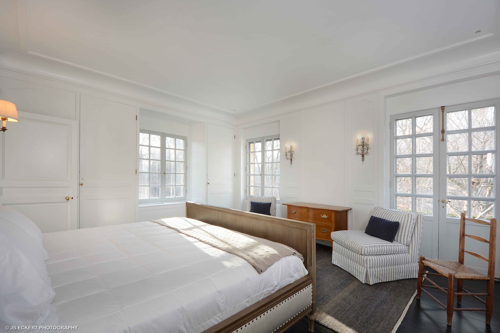 111 Moffett Road Lake Bluff, IL 60044 - Photo 31 of 51 a spacious bedroom with a bed and glass window