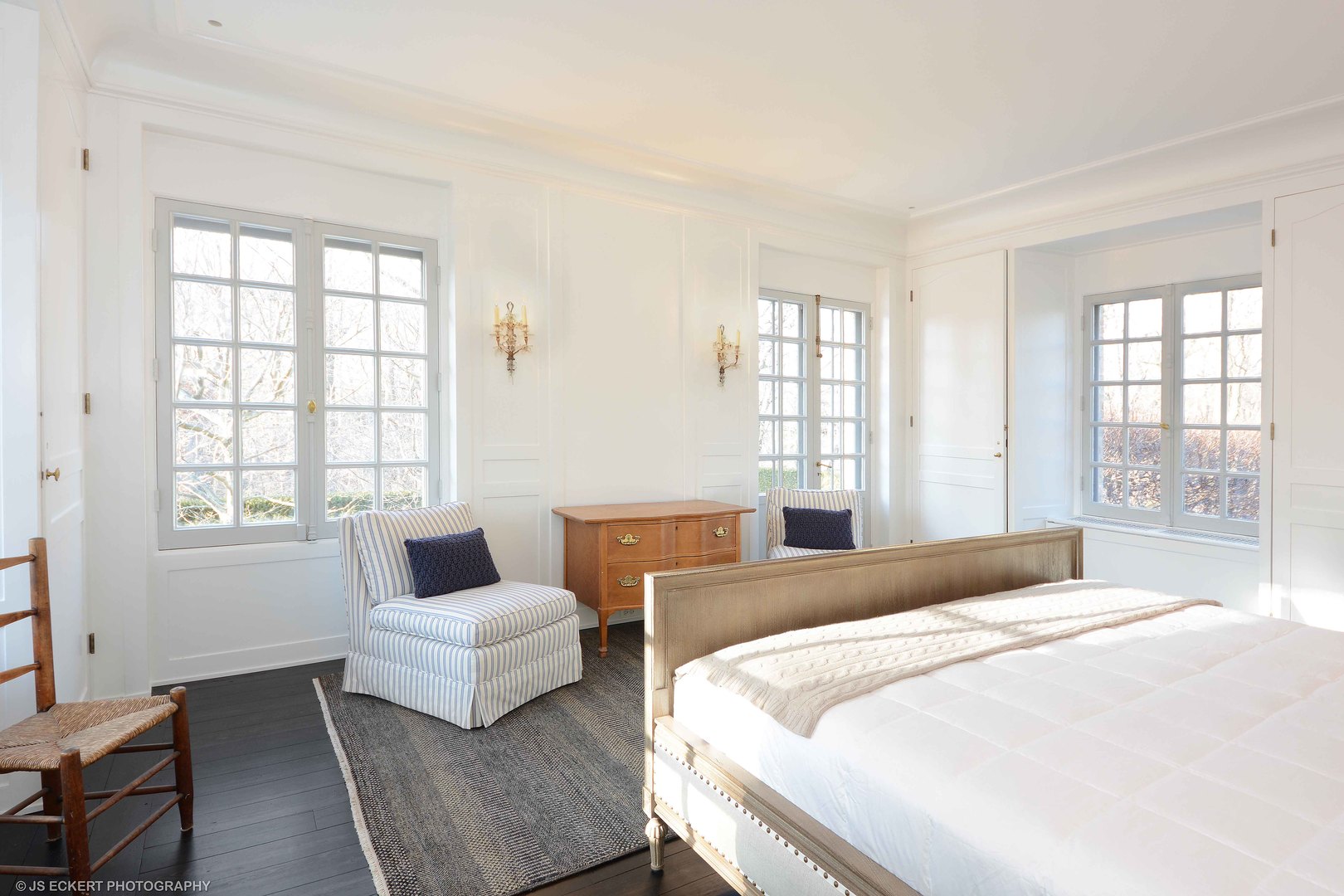 111 Moffett Road Lake Bluff, IL 60044 - Photo 32 of 51 a bedroom with a bed and glass window