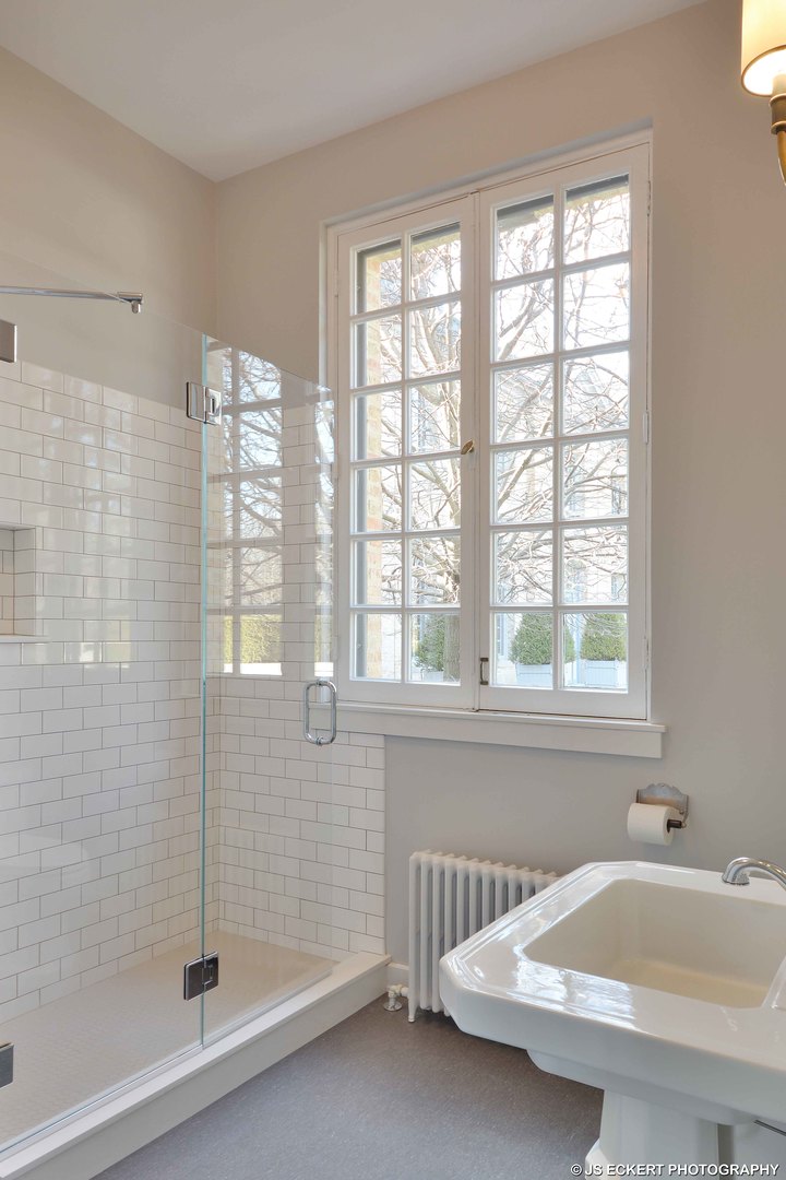 111 Moffett Road Lake Bluff, IL 60044 - Photo 42 of 51 a bathroom with a tub and a sink