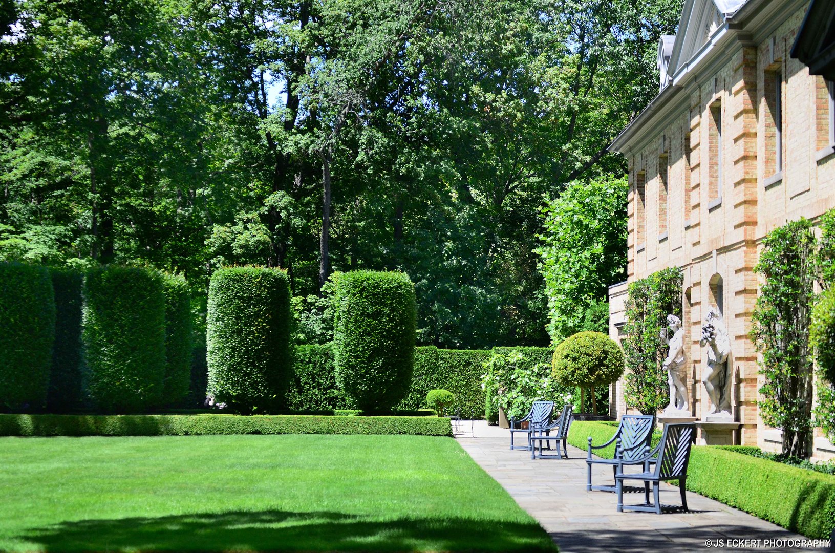 111 Moffett Road Lake Bluff, IL 60044 - Photo 6 of 51 a view of a garden with lawn chairs