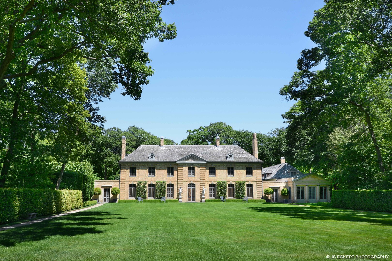 111 Moffett Road Lake Bluff, IL 60044 - Photo 7 of 51 a view of a house with a big yard