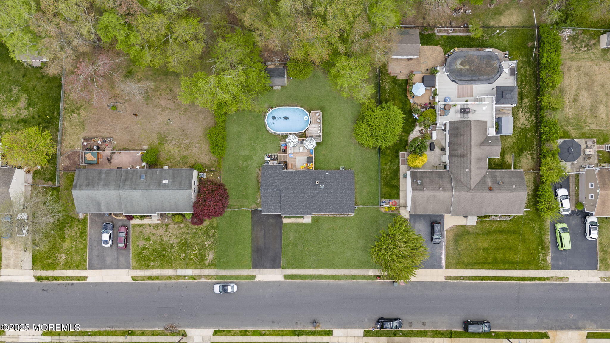 113 Darien Road Howell, NJ 07731 - Photo 4 of 51 4-web-or-mls-DJI_20250502110417_0012_D