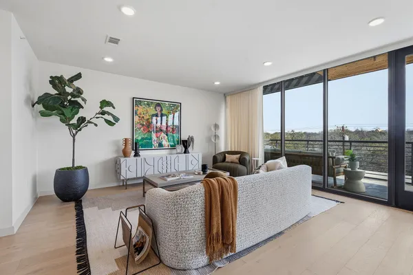 $1,250,000 | 1600 South 1st Street, Unit 410, Austin, TX 78704