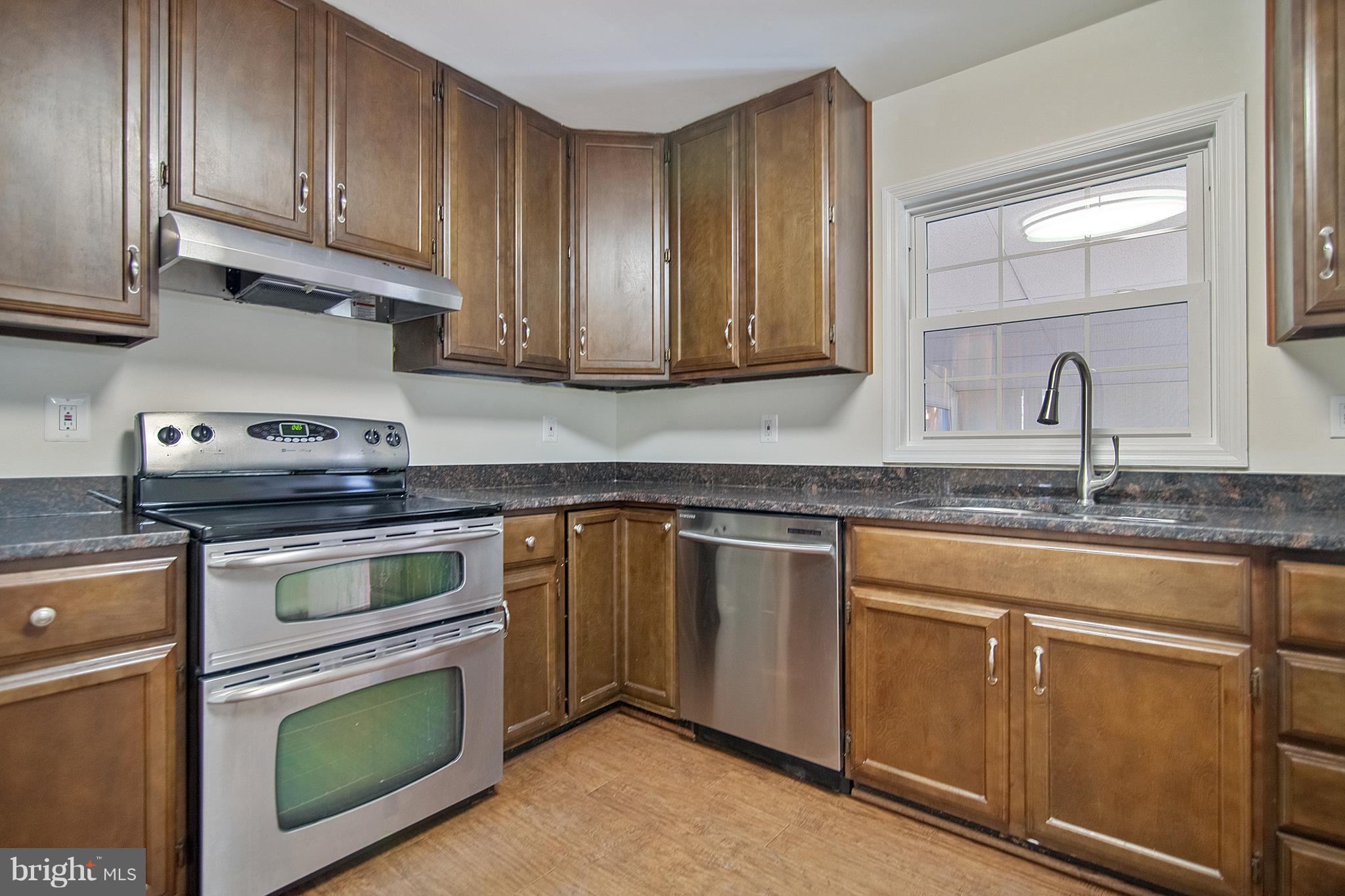 12301 Running Deer Road Manassas, VA 20112 - Photo 10 of 30 Kitchen