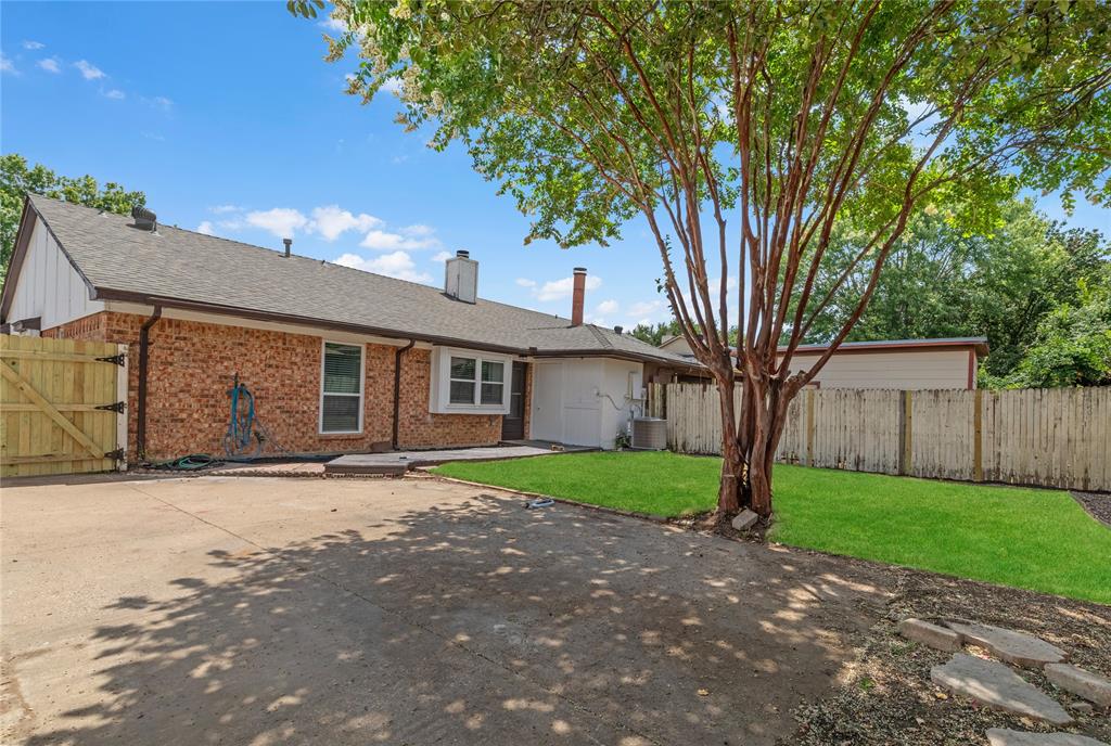 2429 Chestnut Way Bedford, TX 76022 - Photo 15 of 17