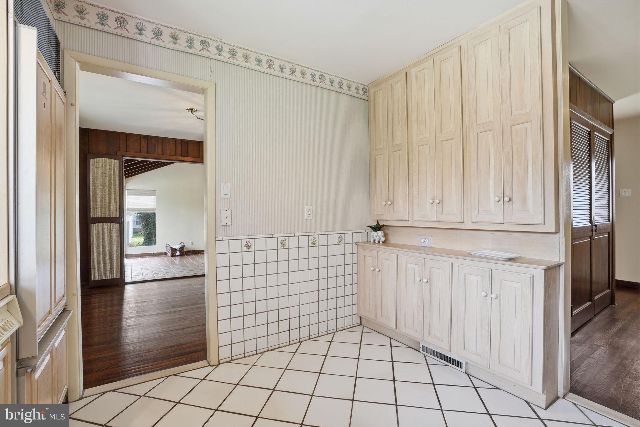 143 Pinehill Road Feasterville-Trevose, PA 19053 - Photo 6 of 43