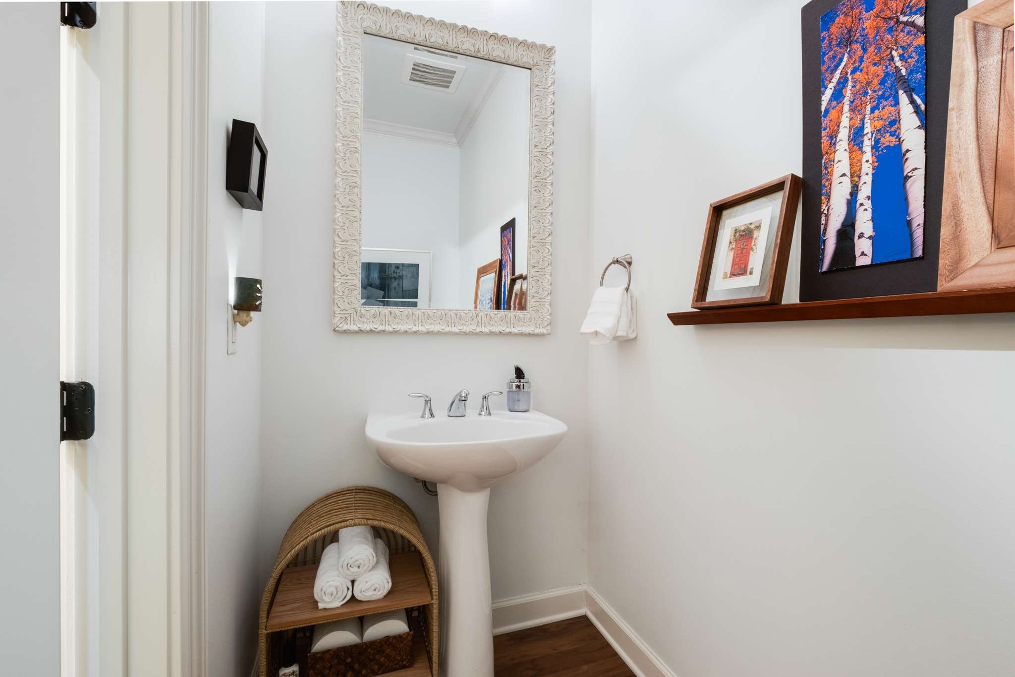 4401 Ridgefield Way Nashville, TN 37205 - Photo 21 of 46 a bathroom with a sink and a mirror