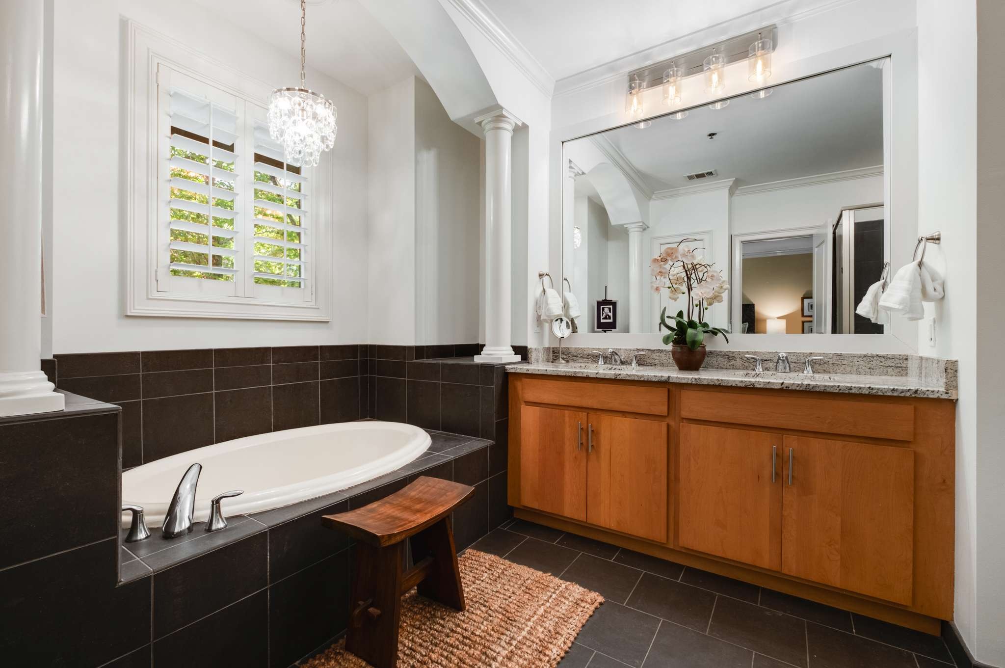 4401 Ridgefield Way Nashville, TN 37205 - Photo 27 of 46 a bathroom with a sink a mirror and a bathtub
