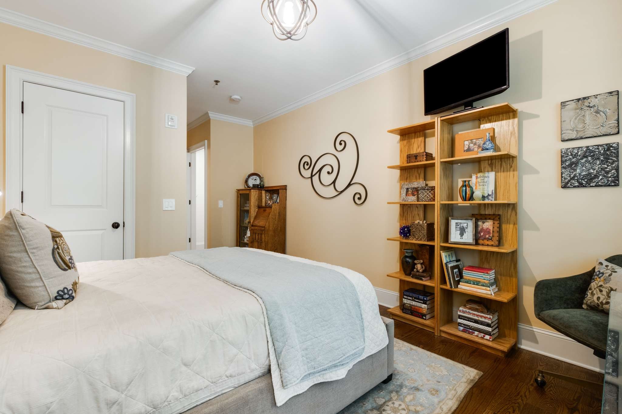 4401 Ridgefield Way Nashville, TN 37205 - Photo 34 of 46 a bedroom with a bed and a flat screen tv