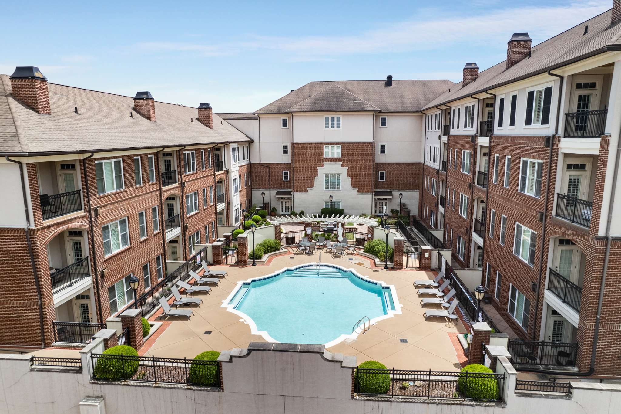 4401 Ridgefield Way Nashville, TN 37205 - Photo 42 of 46 a view of a white building among the street with seating space