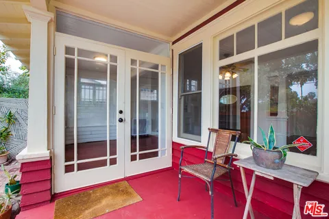 $2,195,000 | 105 Park Place, Venice, CA 90291