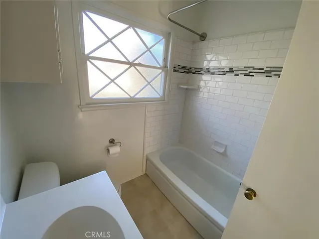 $3,850 | 19200 Calvert Street, Tarzana, CA 91335