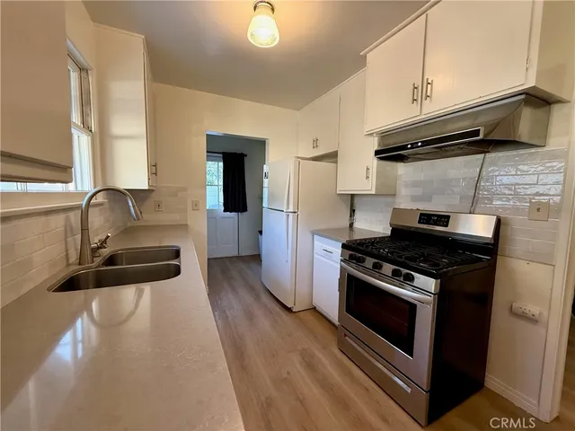 $3,850 | 19200 Calvert Street, Tarzana, CA 91335