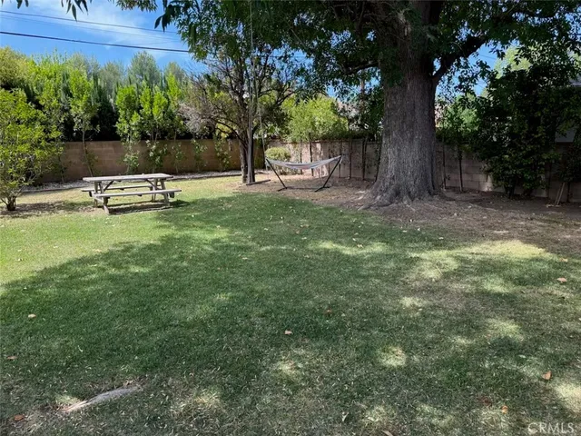 $3,850 | 19200 Calvert Street, Tarzana, CA 91335