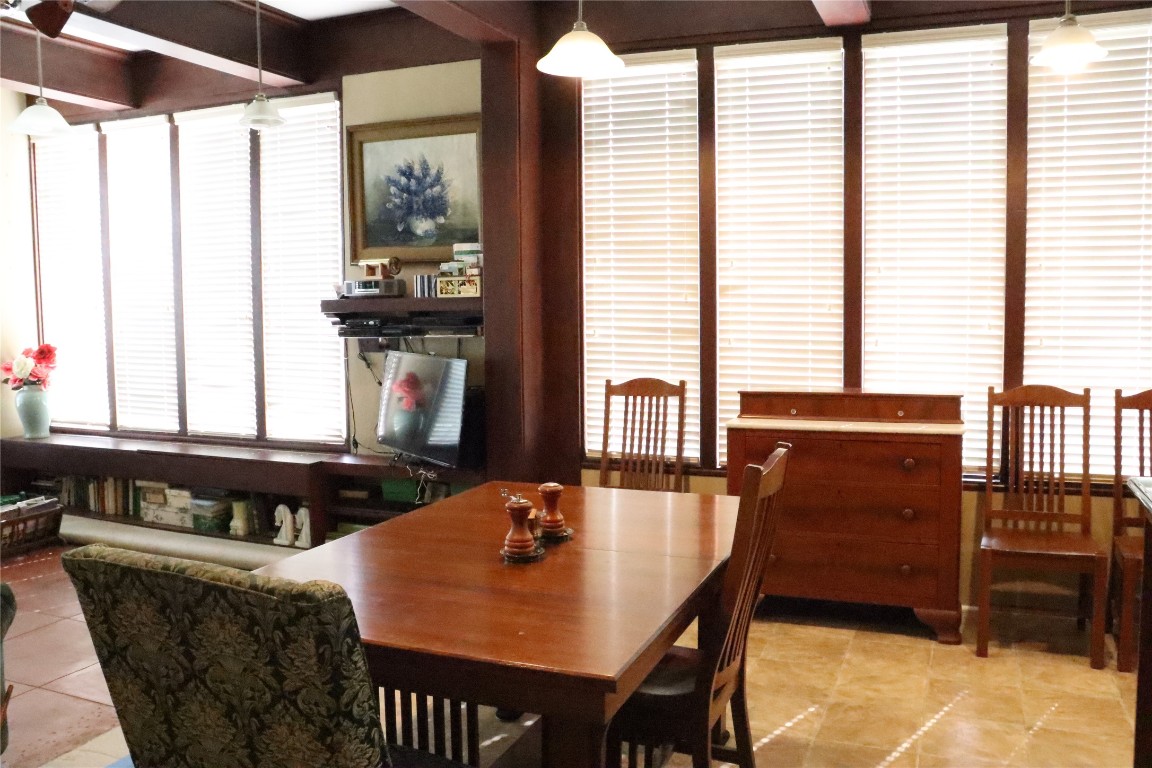 701 Sloan Street Taylor, TX 76574 - Photo 28 of 32 a dining room with furniture and window