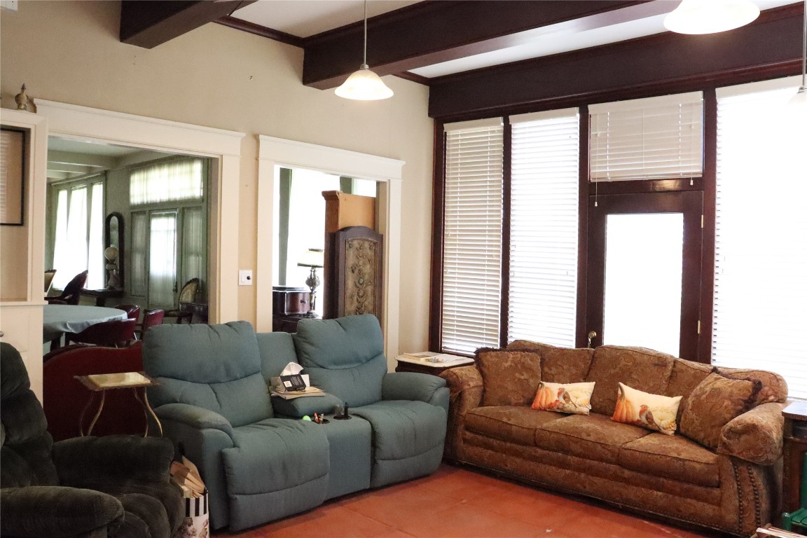 701 Sloan Street Taylor, TX 76574 - Photo 30 of 32 a living room with furniture and a large window