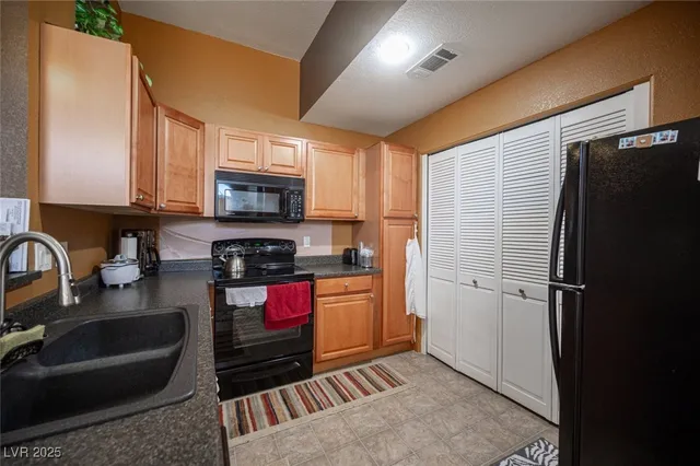 $250,000 | 3150 North Soft Breezes Drive, Unit 2220, Las Vegas, NV 89128