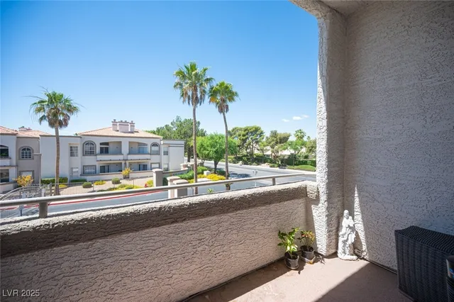 $250,000 | 3150 North Soft Breezes Drive, Unit 2220, Las Vegas, NV 89128
