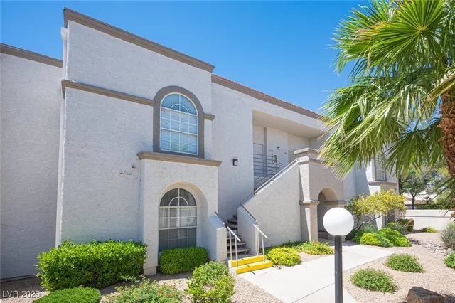 $250,000 | 3150 North Soft Breezes Drive, Unit 2220, Las Vegas, NV 89128
