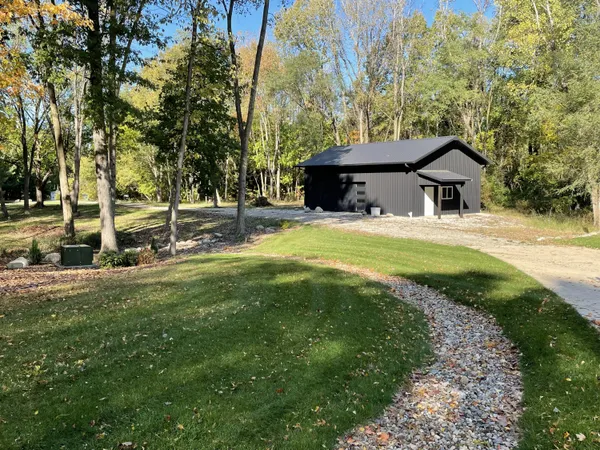 $950,000 | 70037 Winding Pines Parkway, Niles, MI 49120