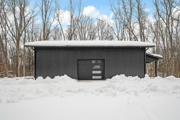 $950,000 | 70037 Winding Pines Parkway, Niles, MI 49120