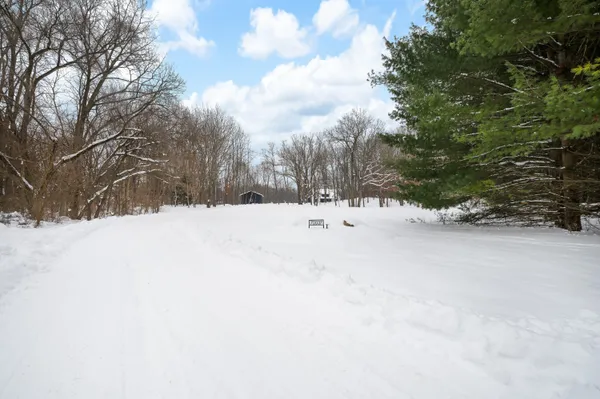 $950,000 | 70037 Winding Pines Parkway, Niles, MI 49120