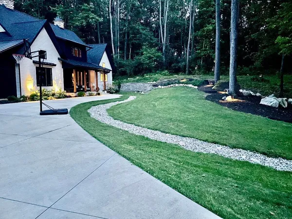 $950,000 | 70037 Winding Pines Parkway, Niles, MI 49120