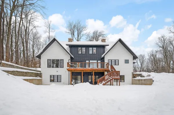$950,000 | 70037 Winding Pines Parkway, Niles, MI 49120