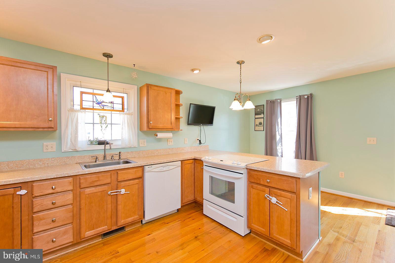 12 South Pleasant Valley Road Winchester, VA 22601 - Photo 8 of 32 Kitchen