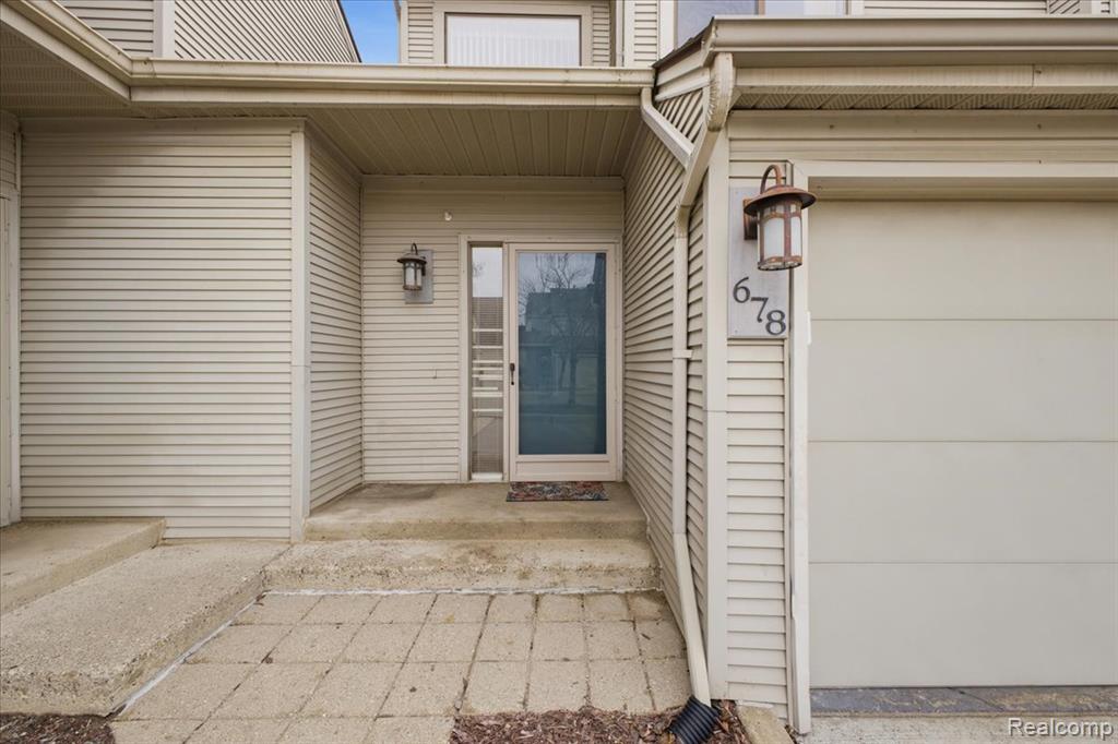 678 Highgate Mews Rochester Hills, MI 48307 - Photo 2 of 40